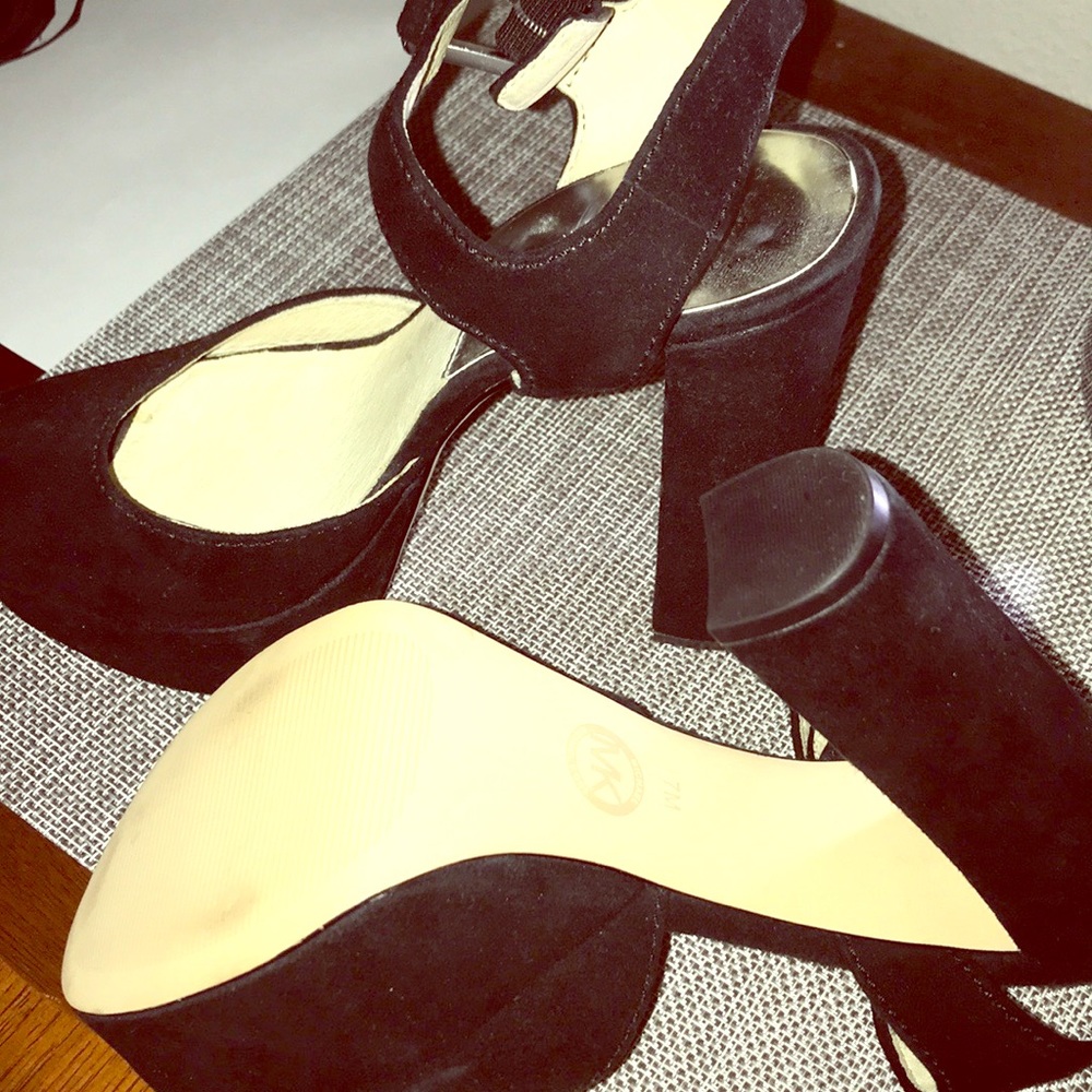 Shoe - Picture 1 of 2